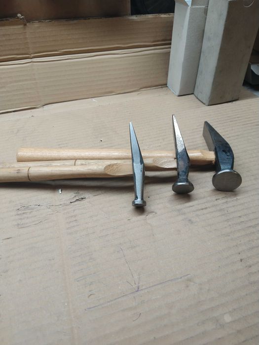 Martelo sapateiro e gaspeadeira