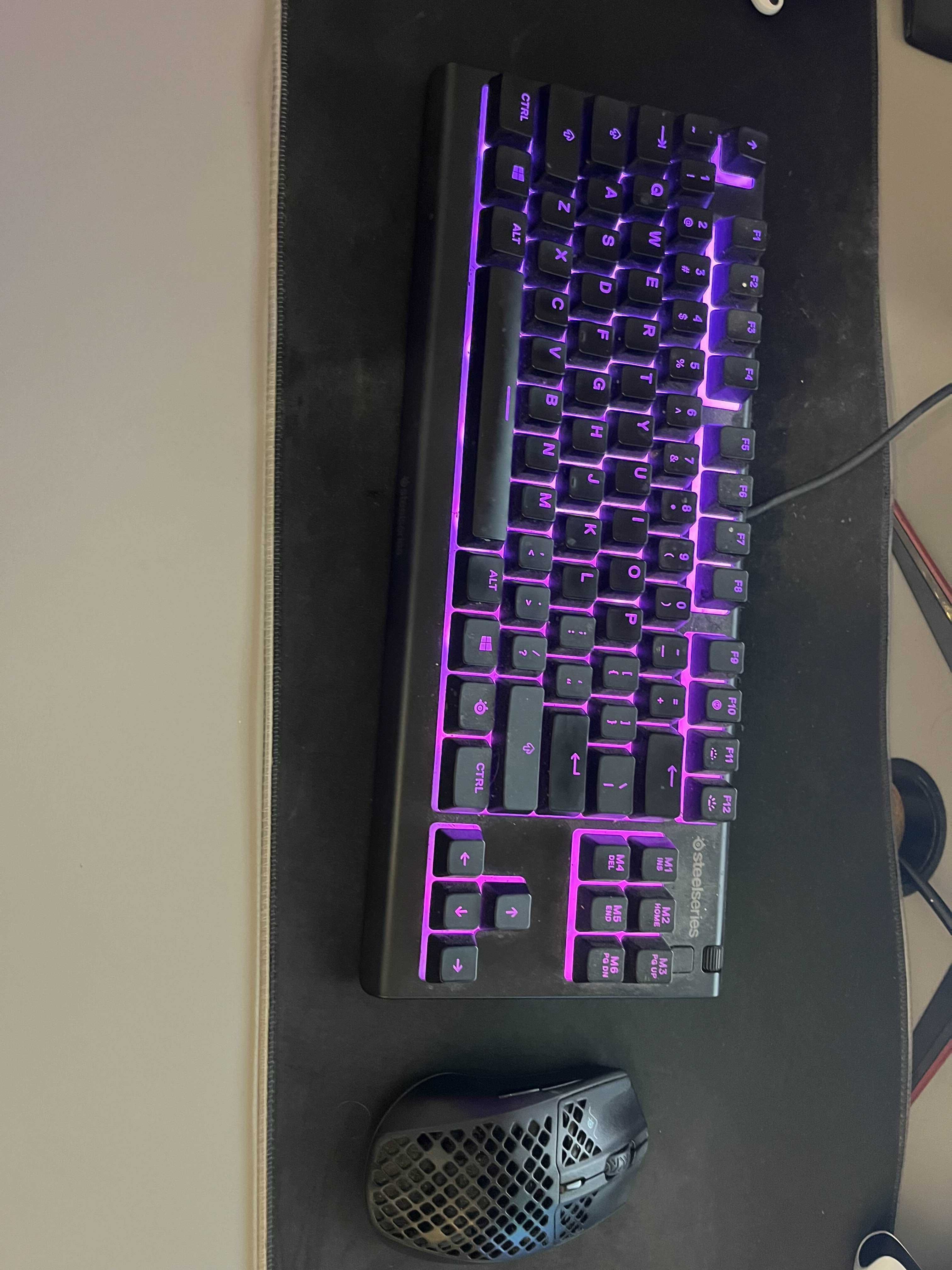 Zestaw Gamingowy Komputer + monitor + klawiatura + myszka + słuchawki