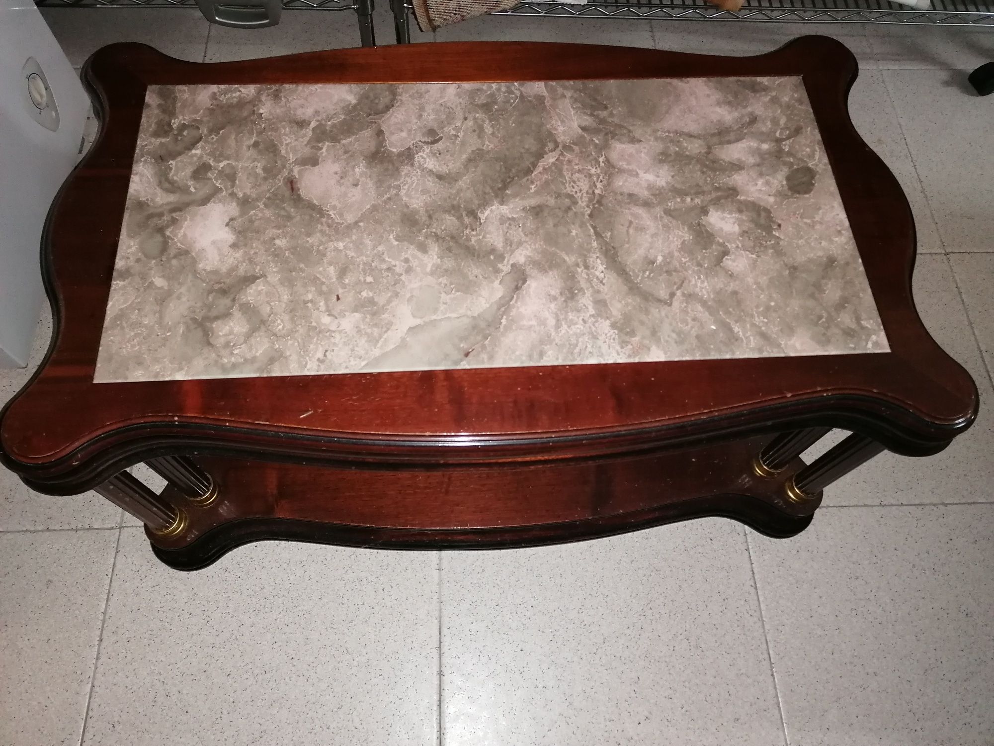 Mesa de Centro e Cama com Colchão