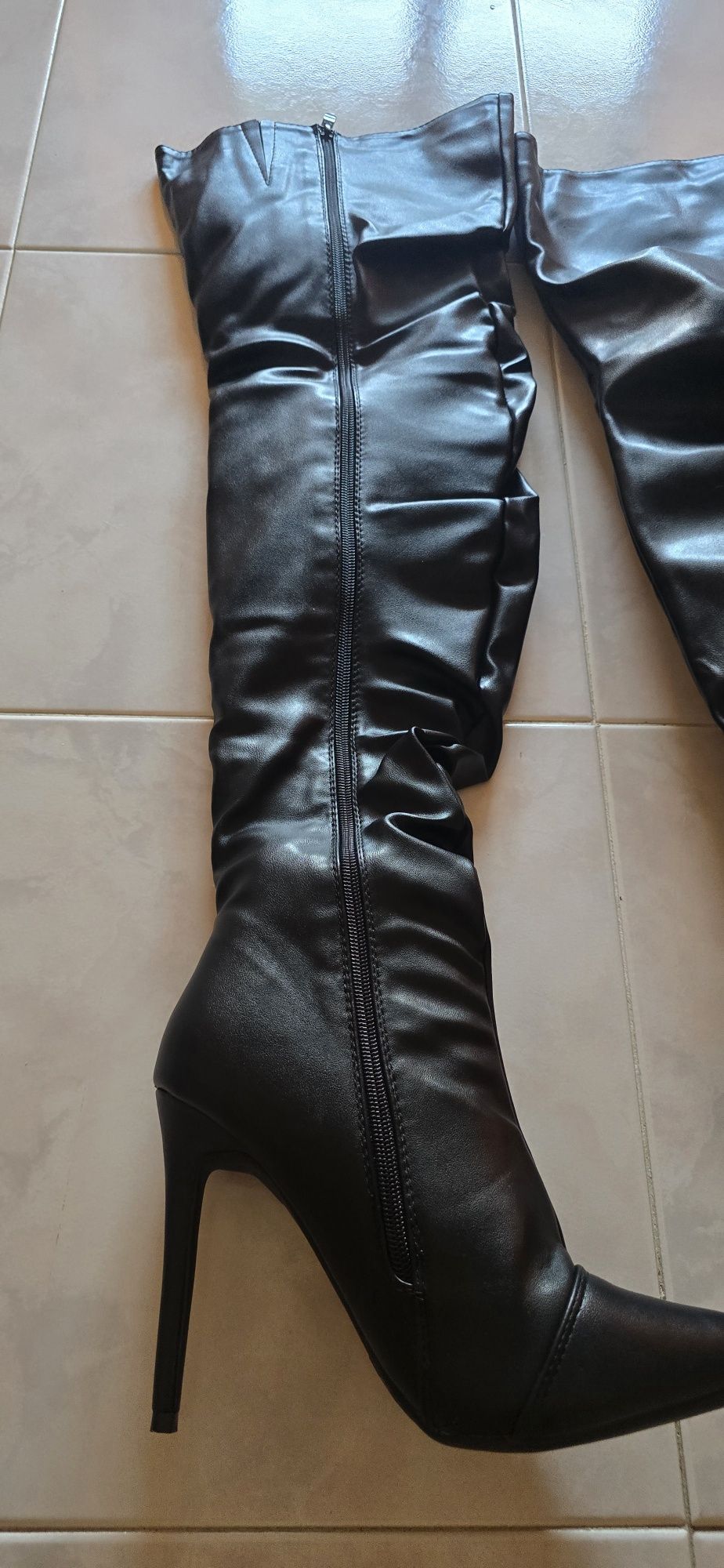 Botas cano Alto Pretas (Novas)