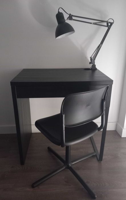 KIT IKEA Secretária MICKE + candeeiro TERTIAL + cadeira SMÄLLEN (IKEA)