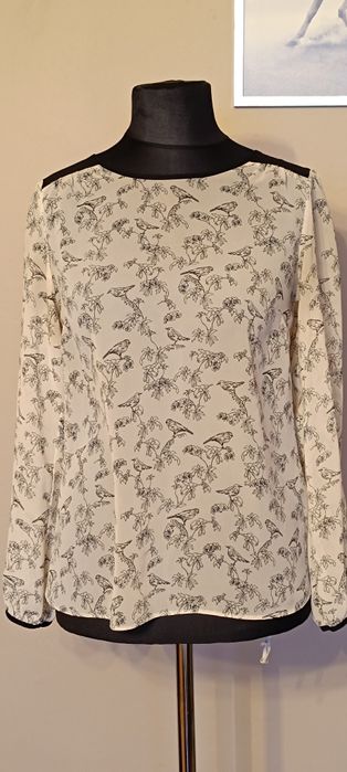 Elegancka bluzka z motywem ptaszków i gałązek