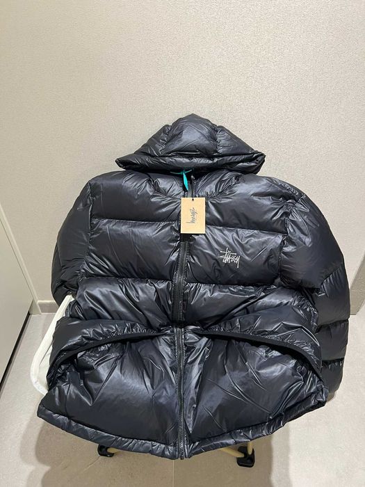 Płaszcze Stussy czarna kurtka puchowa Płaszcze M