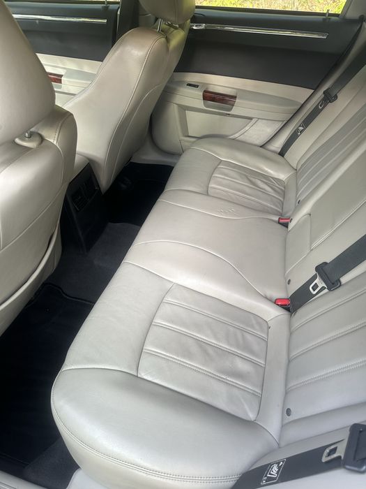 Auto z klasą – Chrysler 300C 3.0 CRD | Xenon | Skóra | Navi | Full