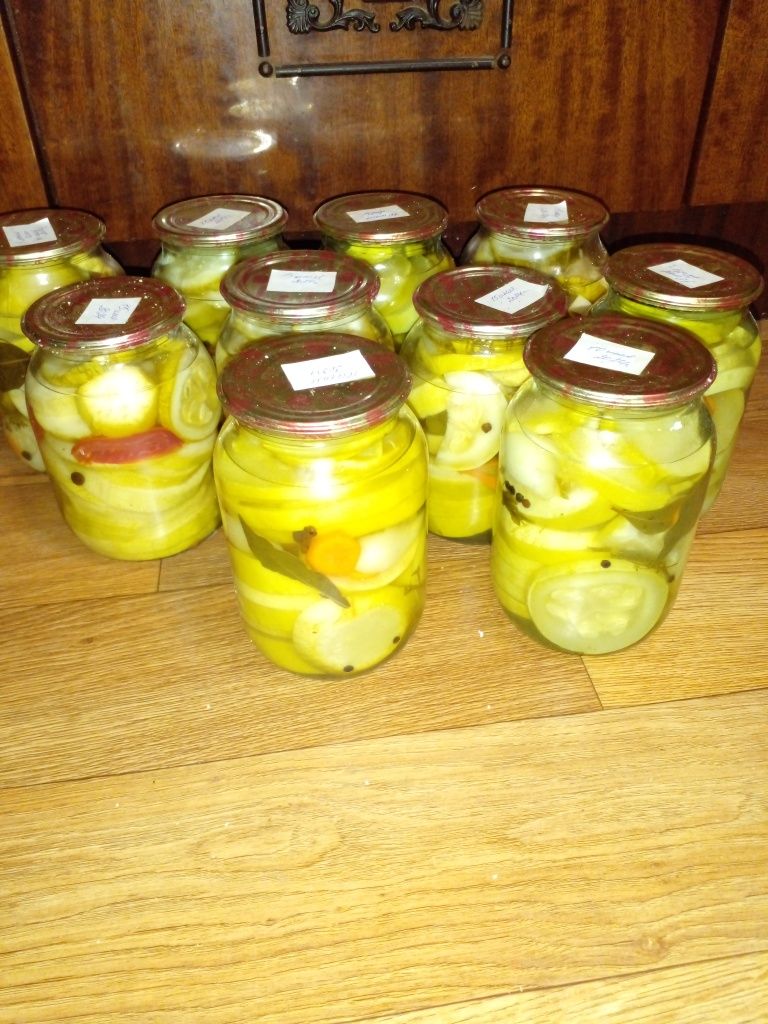 Продам вкусные кабачки, помидоры,  клубнику в собственном соку,