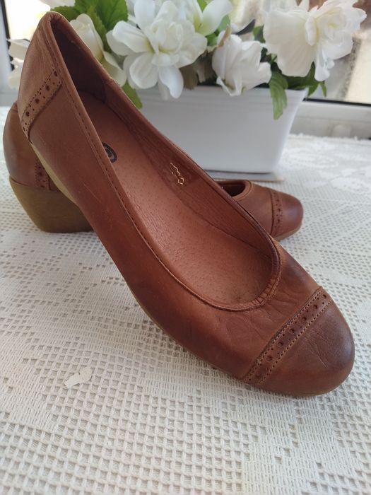 Sapatos em pele - Tamanho 38 - Novos!