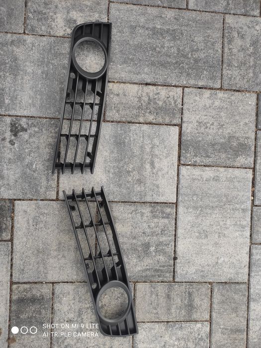 Kratka zderzaka halogenu Audi A4 B6 Prawa lewa