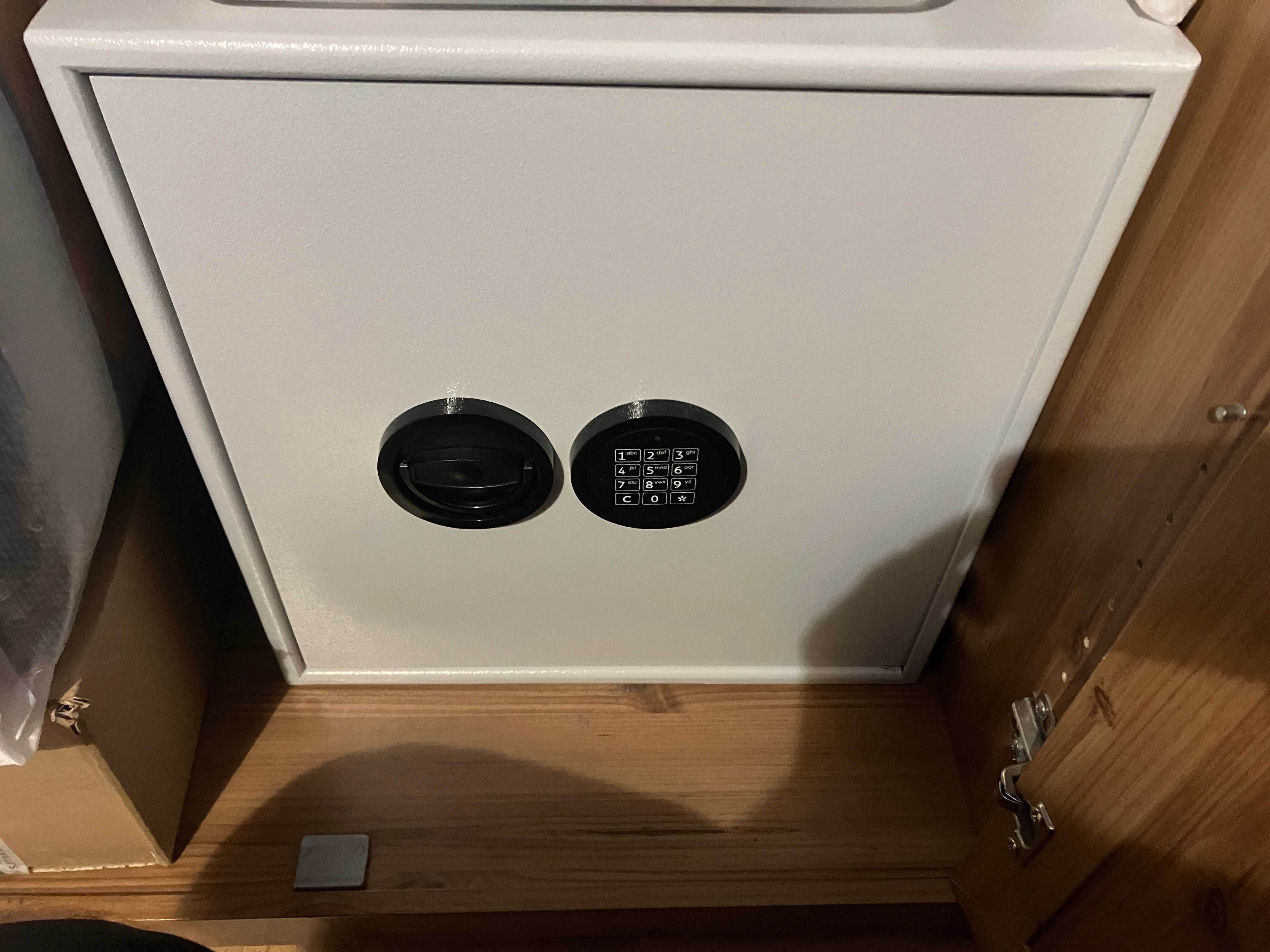 Sejf S1 na broń krótką z zamkiem elektronicznym 460x440x365mm