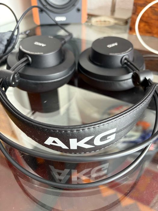 Headphones AKG K275