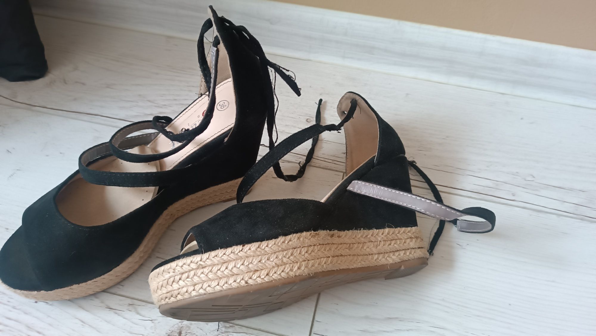 Buty na obcasie czarne
