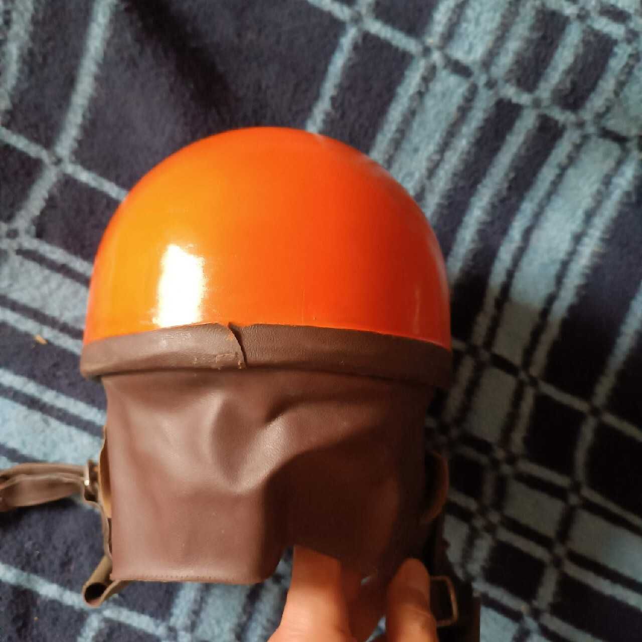 Kask Orzeszek z epoki PRL-u