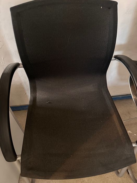 4 cadeiras de escritório pretas