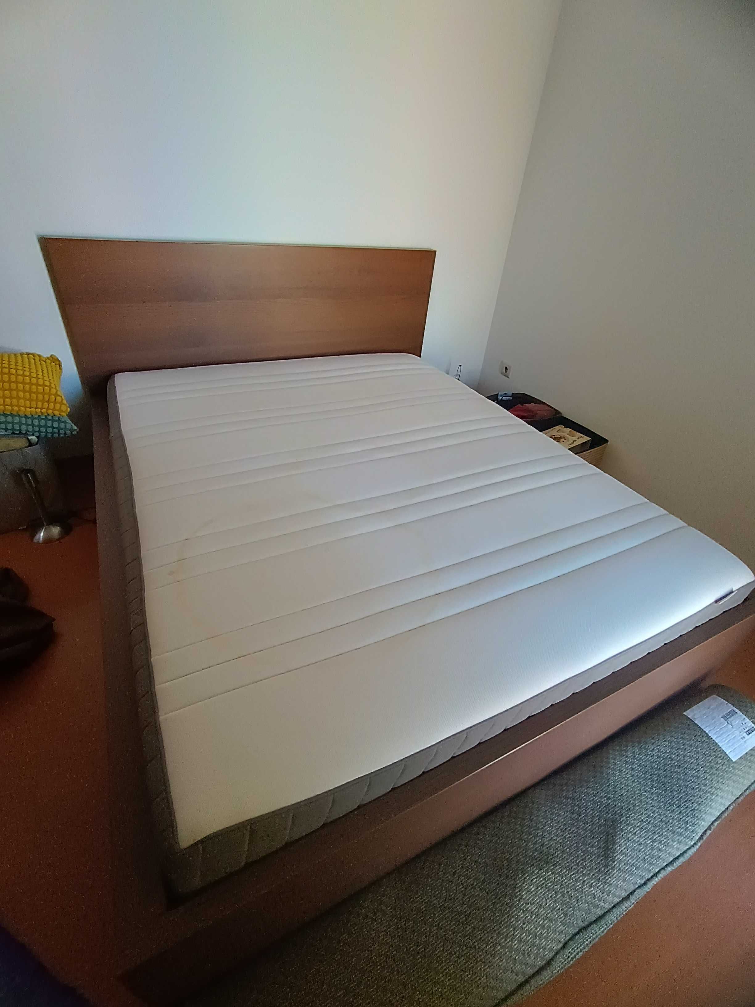 Cama Casal King (180 x 200) Completa - Modelo MALM IKEA