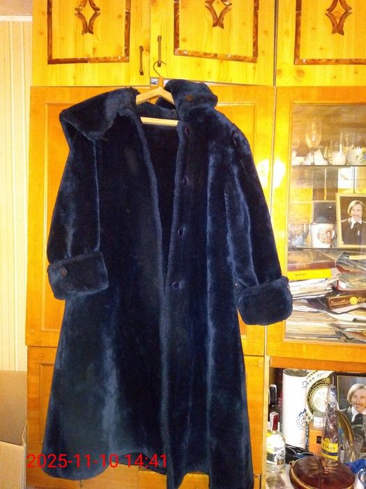Шуба на високу і пишну жінку.