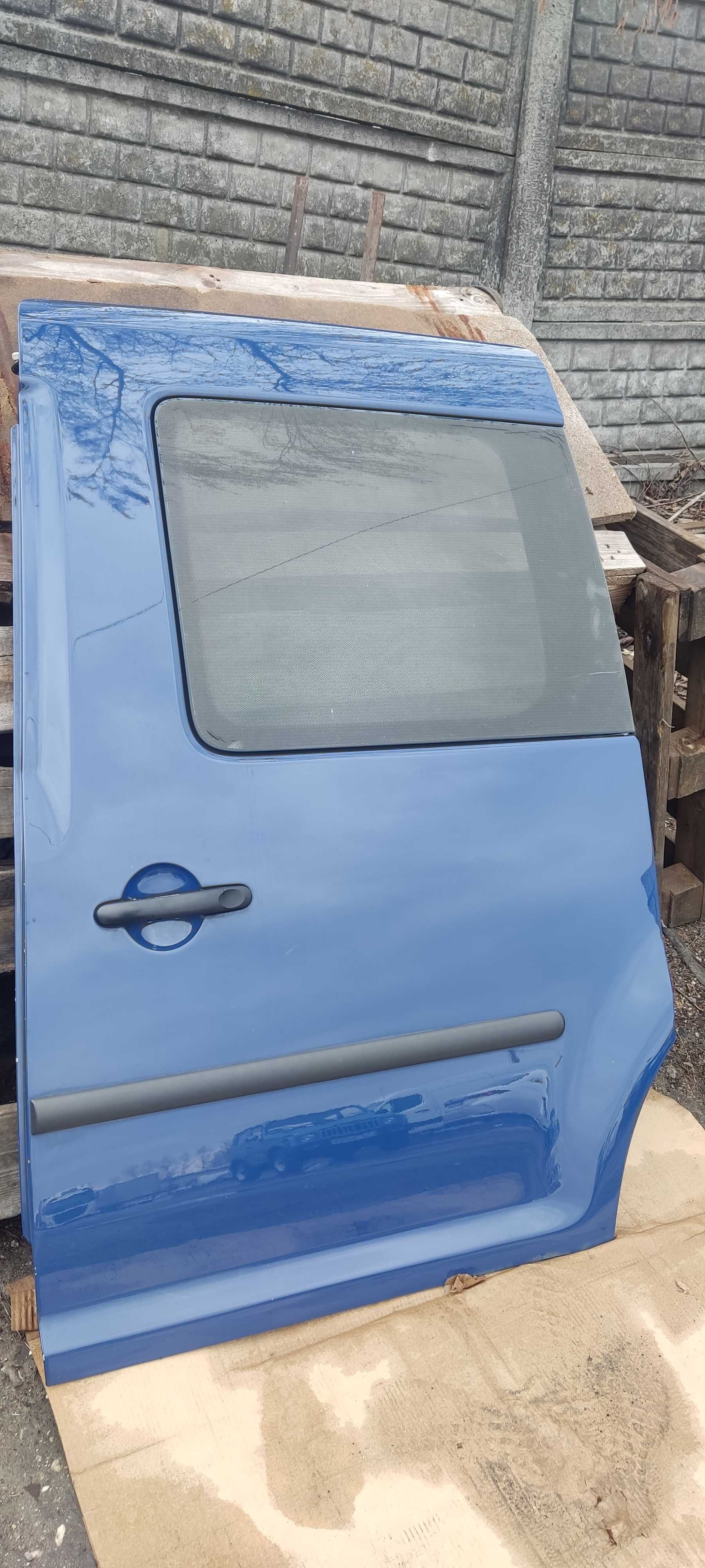 Drzwi prawe / Caddy 2008 r kolor L320
