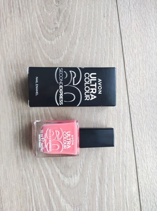 Lakier klasyczny Avon Ultra Color