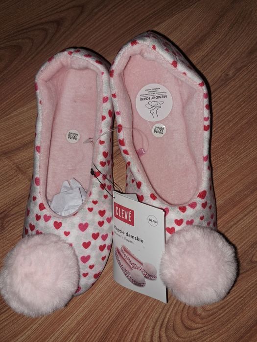 Kapcie różowe w serduszka