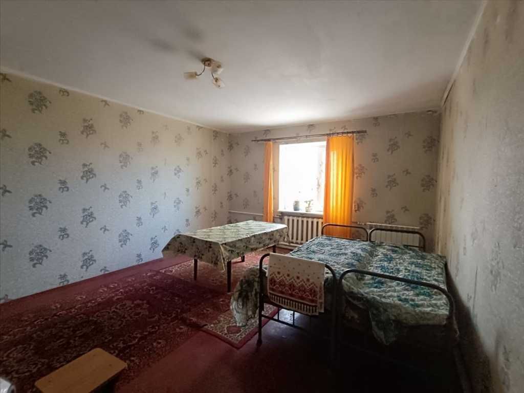 Затишний будинок поруч із містом