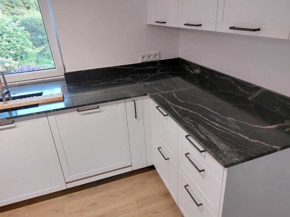 Blaty/parapety pod wymiar, granit, konglomeraty kwarcowe/granitowe