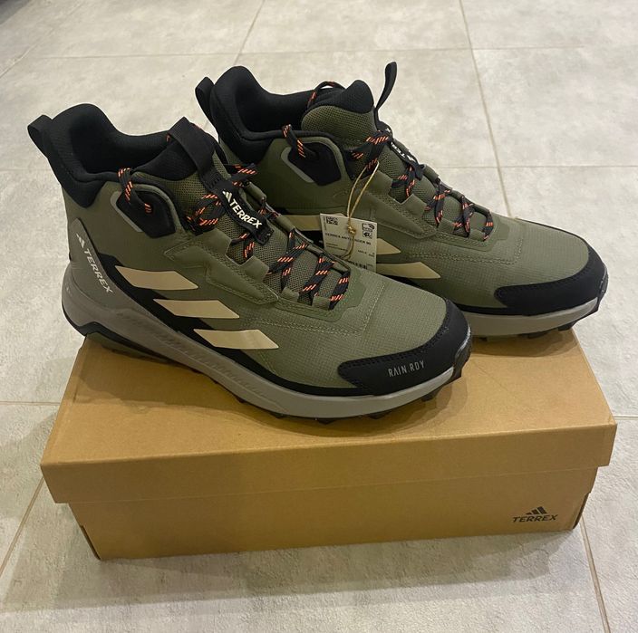 Зимові кросівки adidas (42)