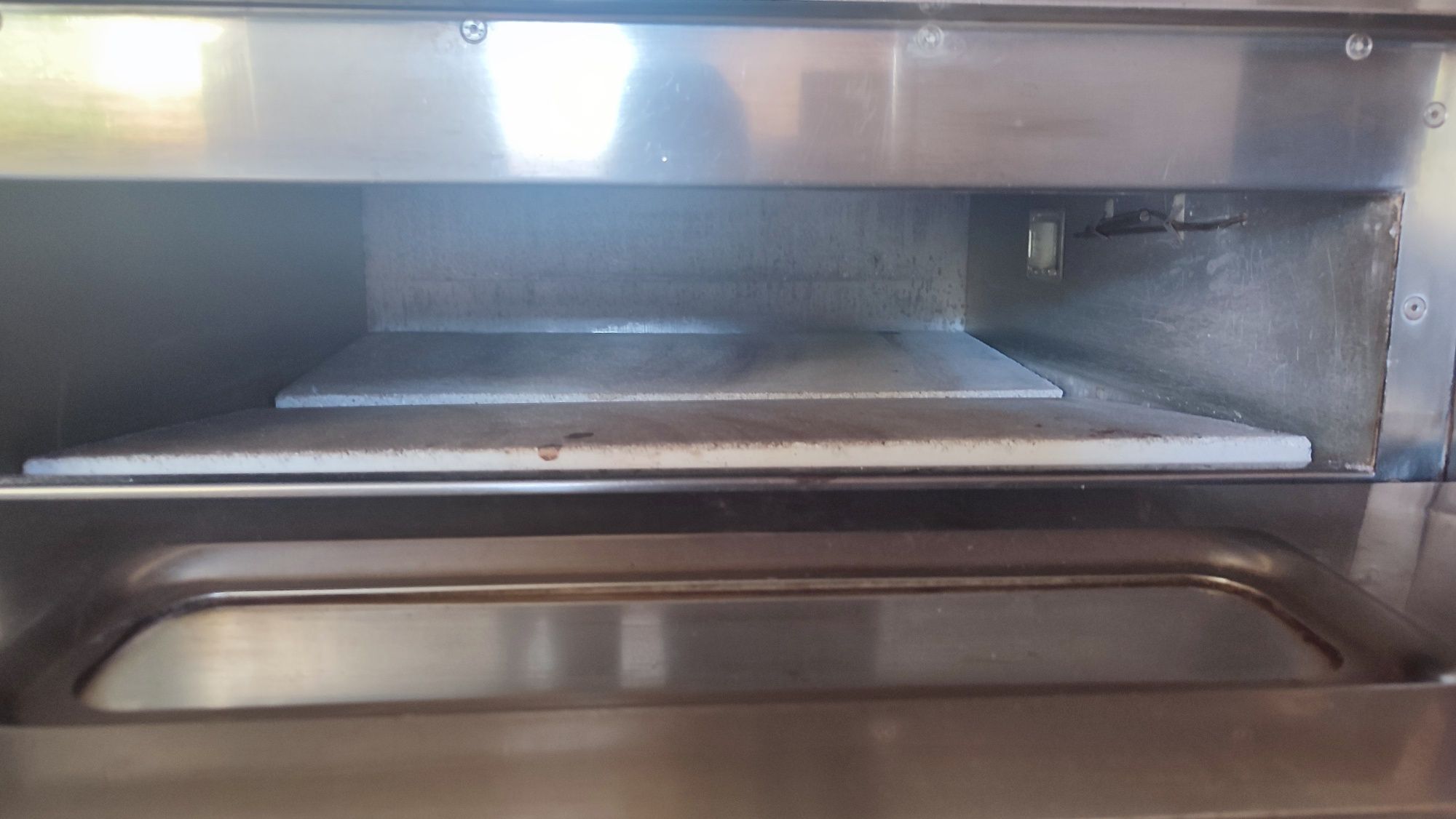 Piec do pizzy elektryczny z podstawą