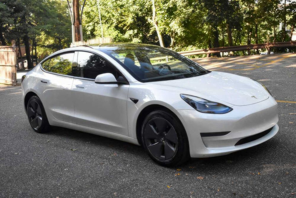 Tesla Model 3      2023