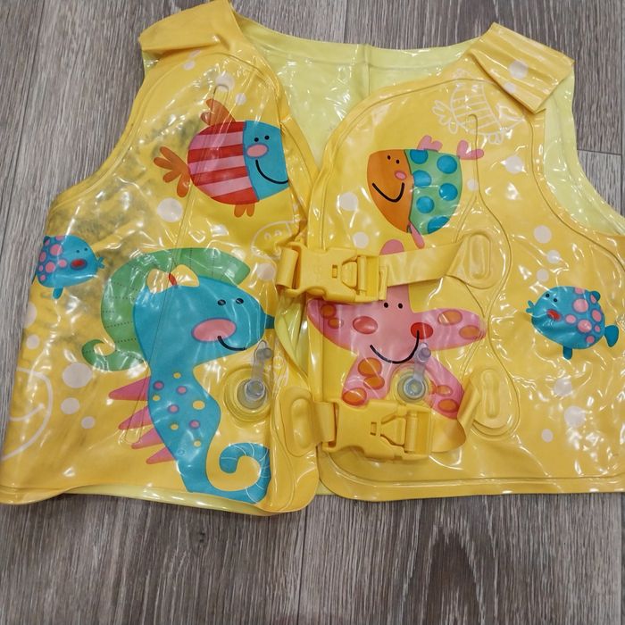 Надувной детский спасательный жилет