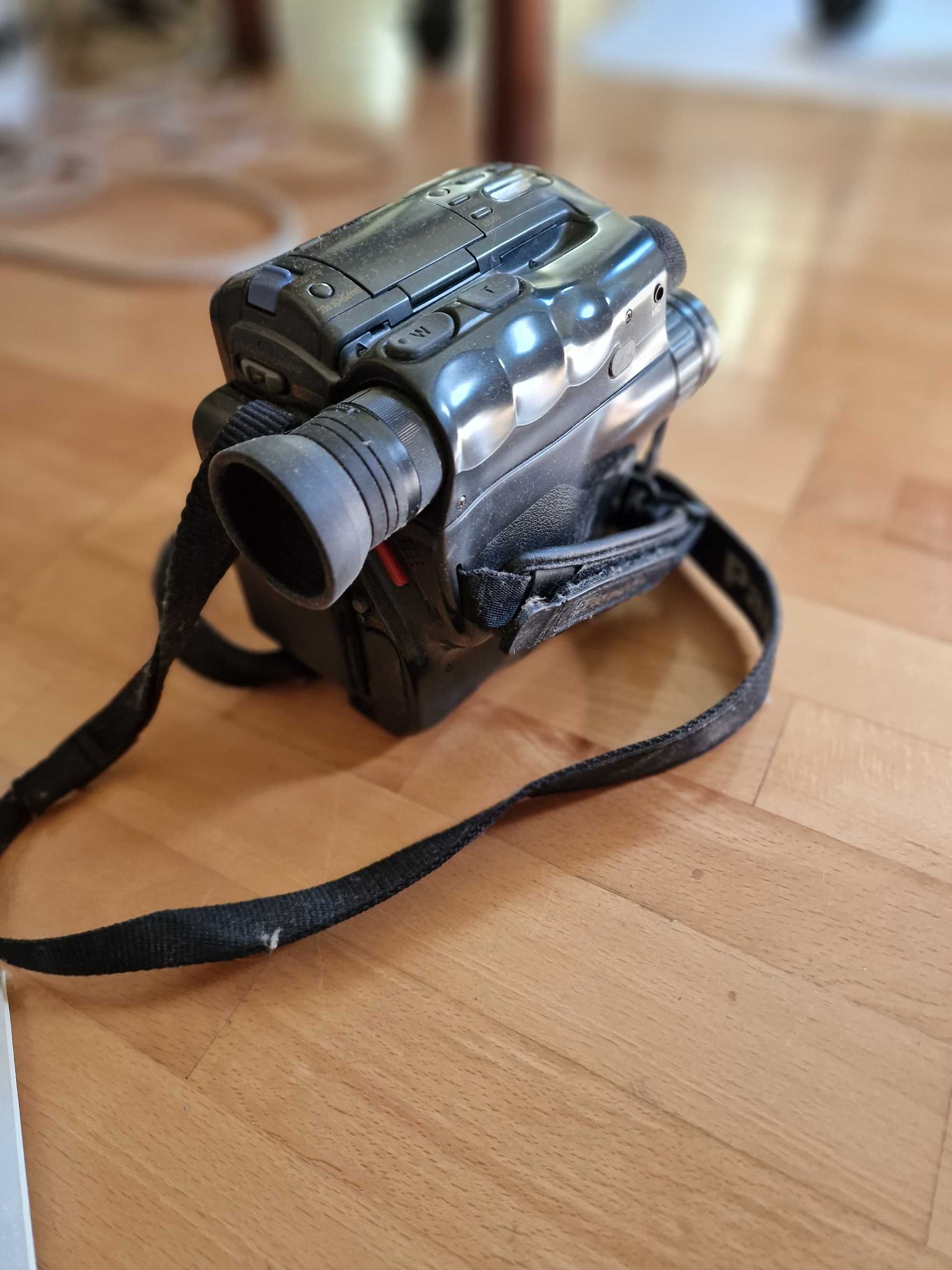 Kamera analogowa Panasonic NV-S1bc VHS-C z instrukcją i kasetą