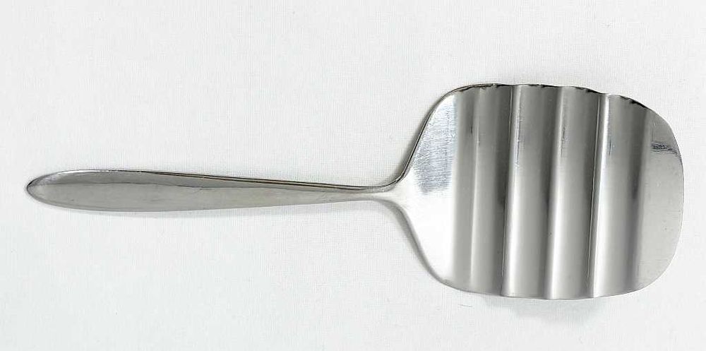 Łopatka marki WMF z sygnaturą 24 cm. Używana.