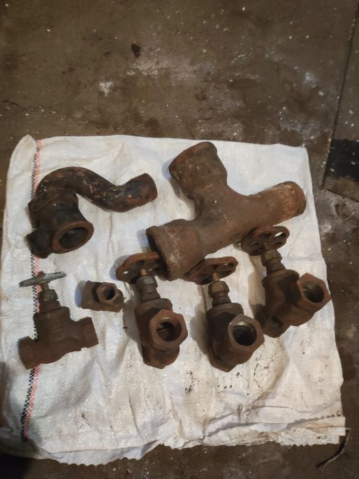 Краны, вентиля ,тройники , чугунные. СССР.