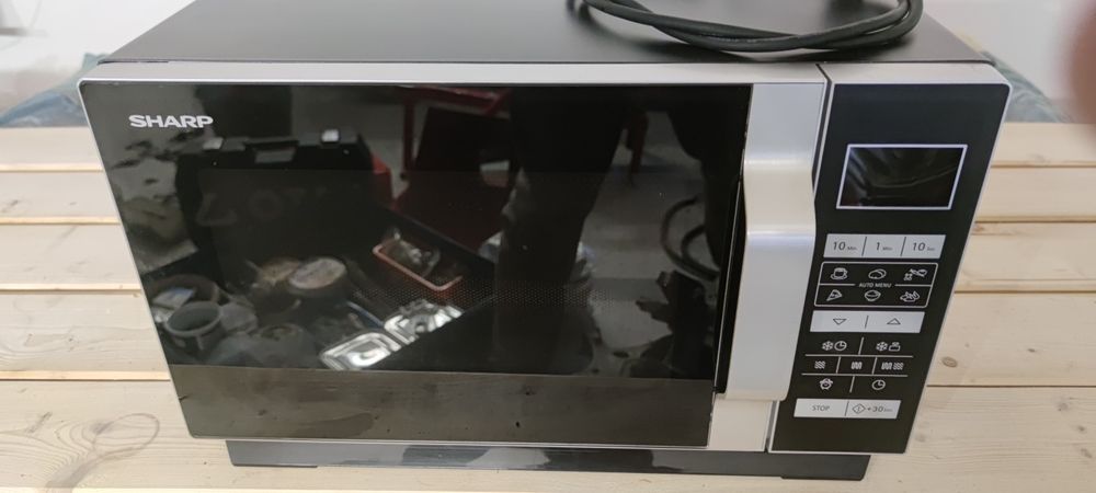 Kuchenka mikrofalowa SHARP R760