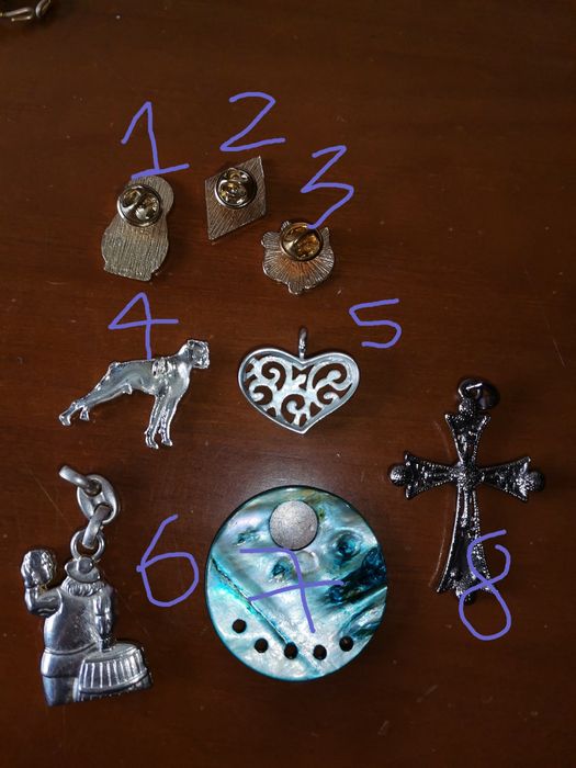 Colares, pins e pendentes