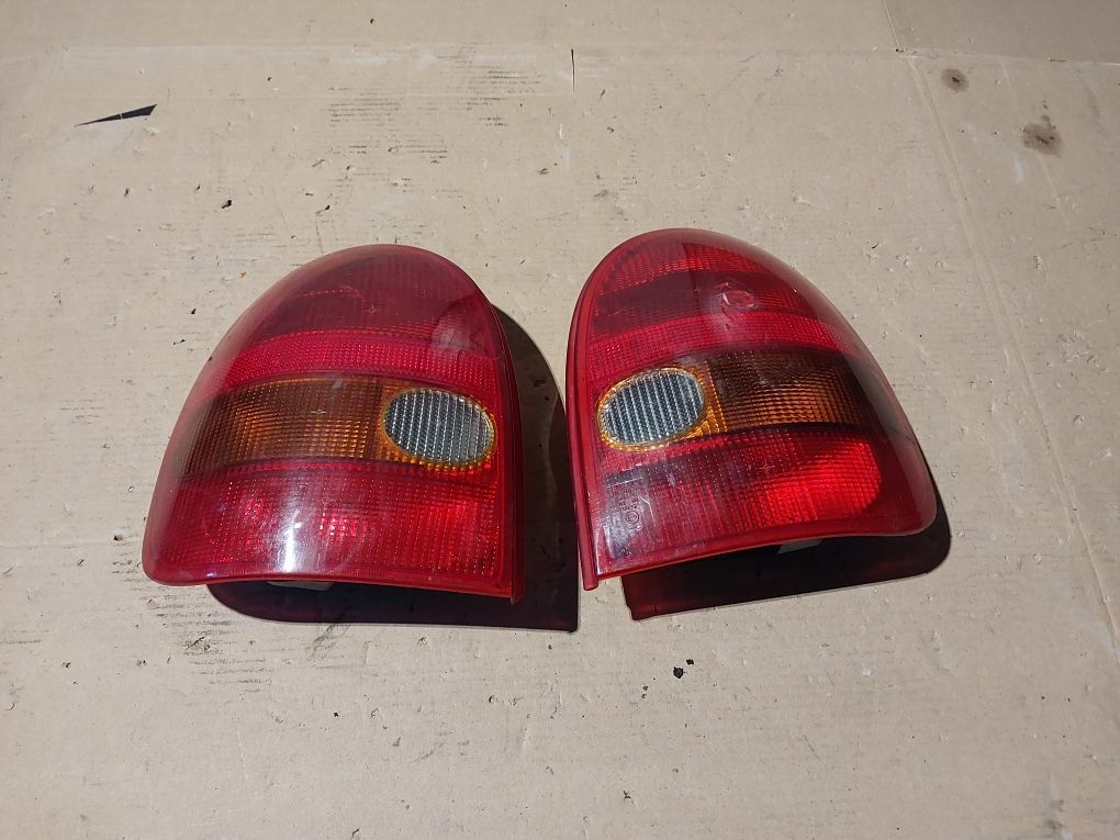 Opel corsa B tylna lampa tył prawa lewa