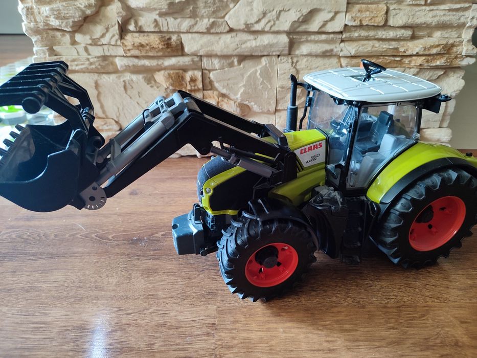Bruder Traktor Claas Axion 950 z ładowaczem