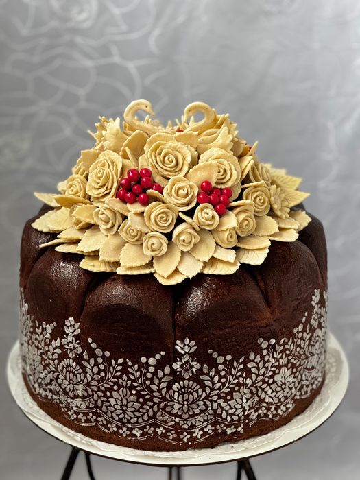 Торти, короваї, кенді бар на замовлення.