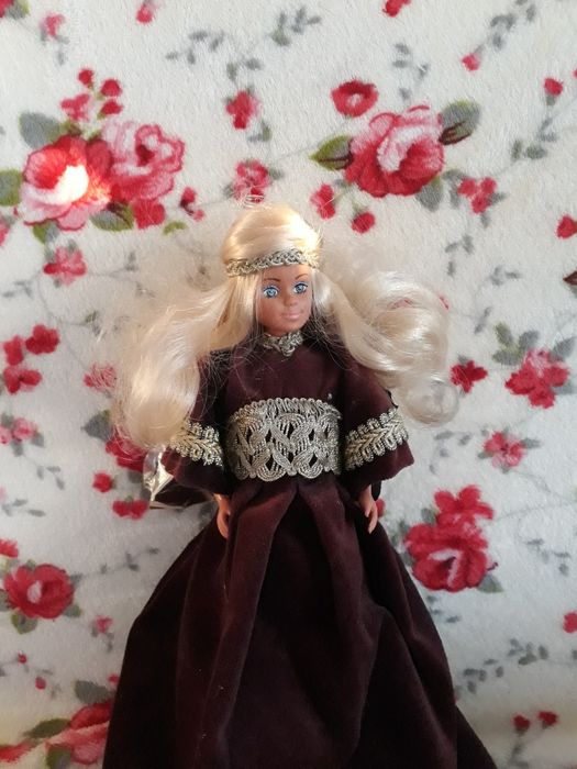 Stara kolekcjonerska  Barbie-Petra  w aksamitnej sukience( Anioł)