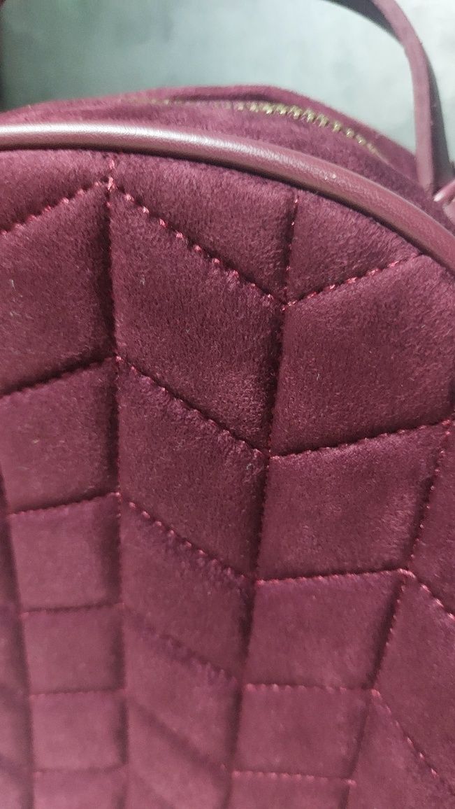 Mochila de camurça bordô