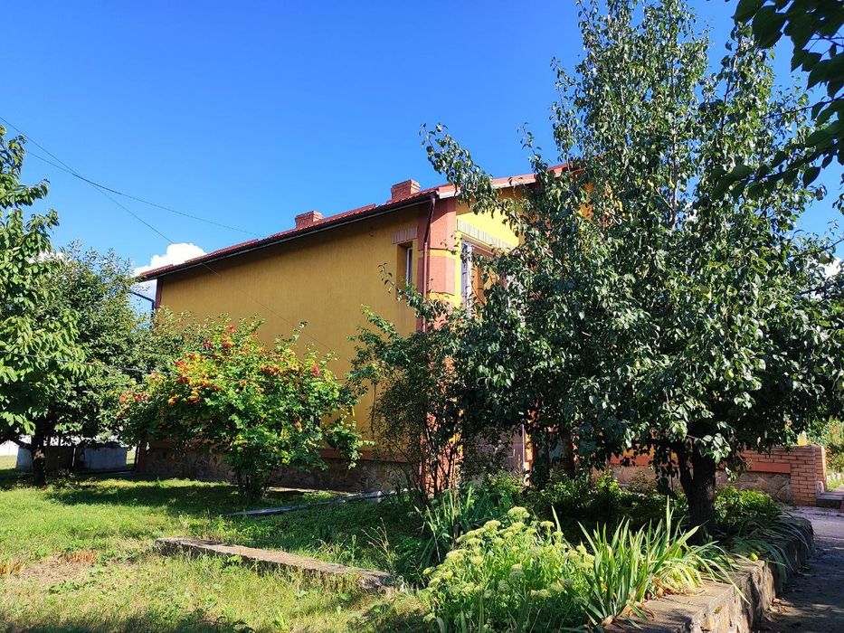 Продам дом недалеко от города, большой участок