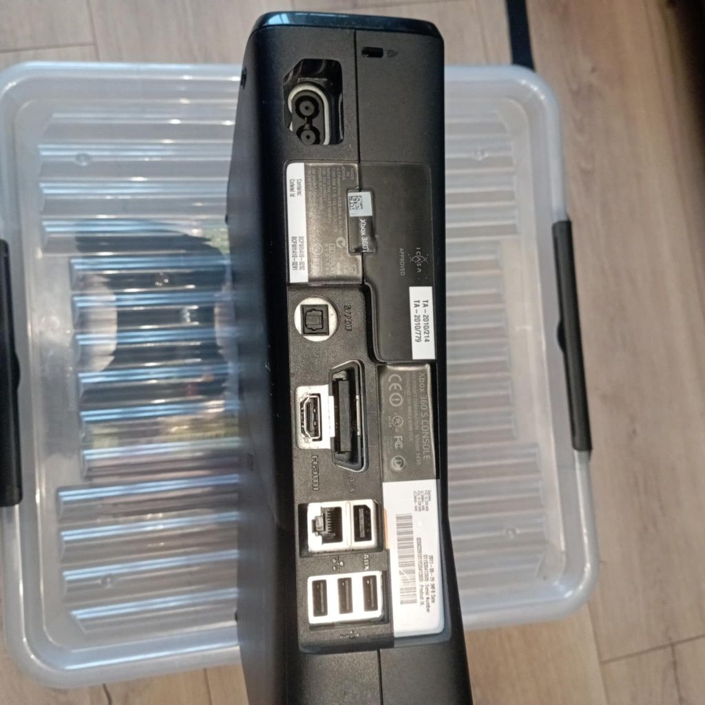 Xbox360 z kinectem i grami