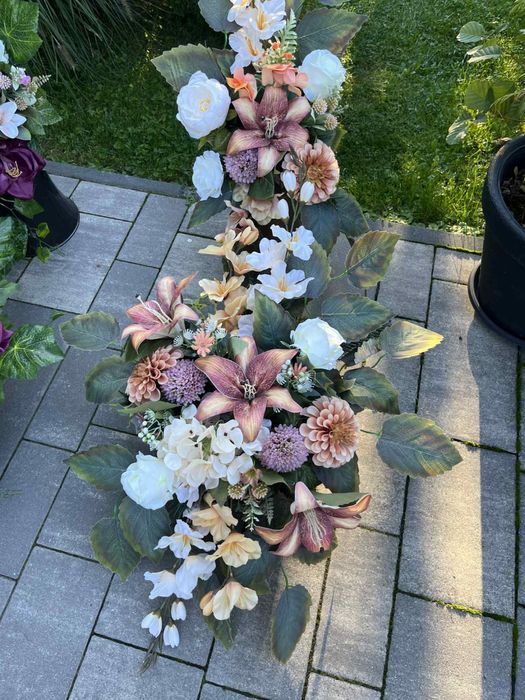 Elegancka wiązanka nagrobna / Stroik cmentarny Duża kompozycja