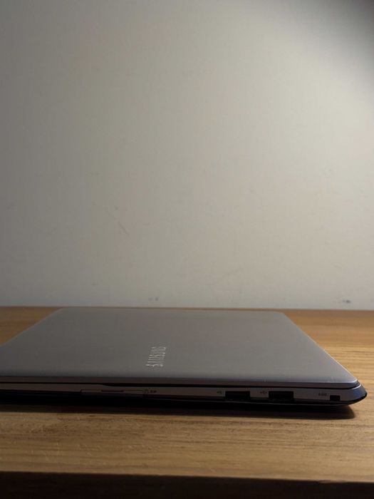 Portátil Samsung i7 - modelo NP730U3E