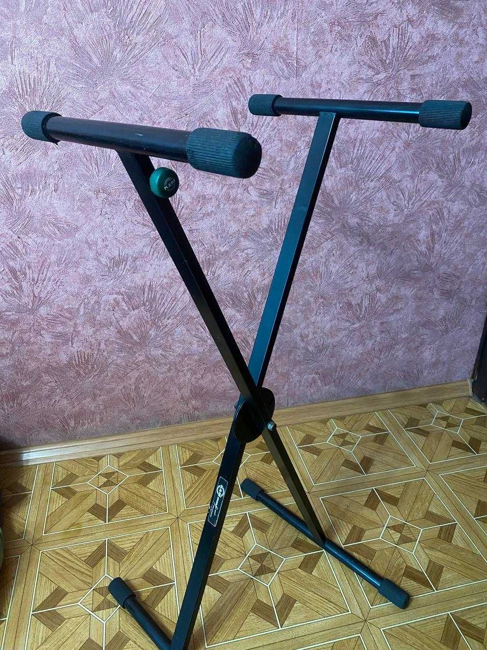 Konig & Meyer Х-образная стойка для клавишных, черная(Германия)
