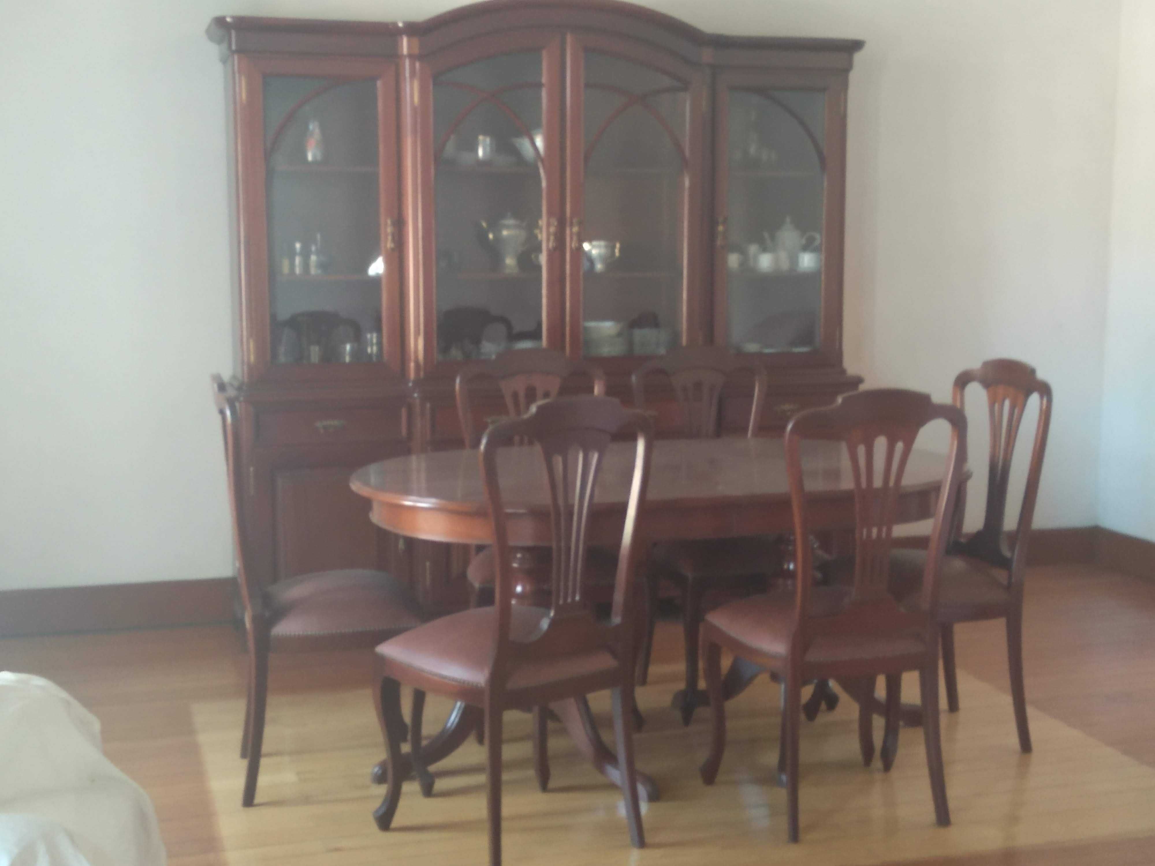 Moveis de sala mesa e 6 cadeiras