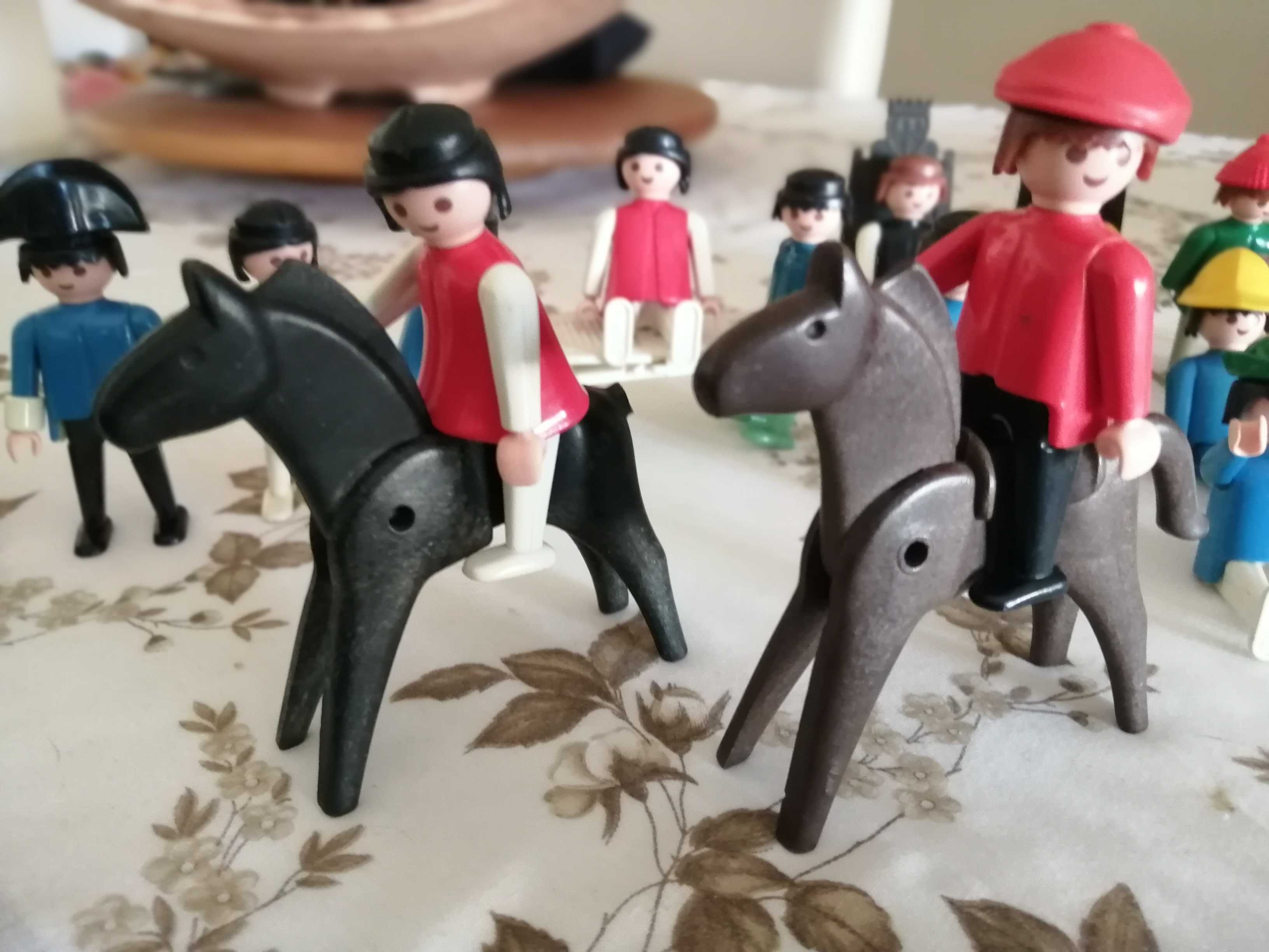 Bonecos da Playmobil dos anos 80