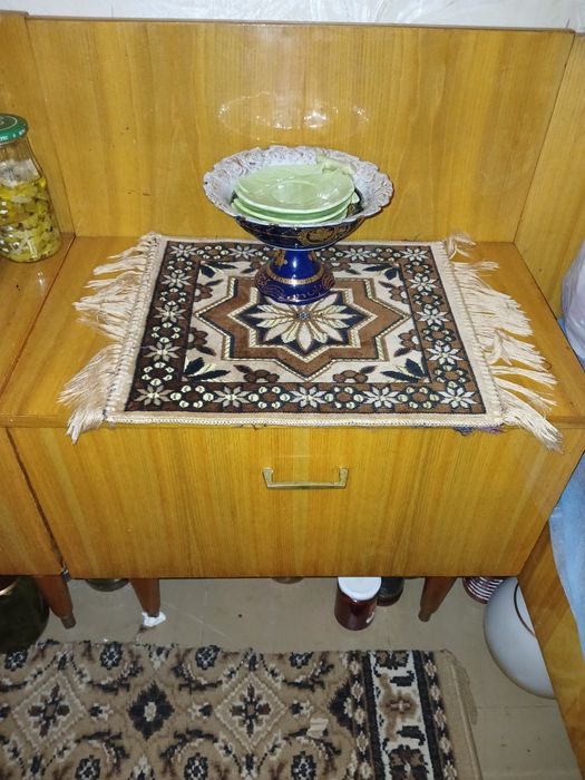 Продаю  прикроватную тумбочку