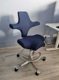 Krzesło biurowe HAG Capisco Flokk 8106 - Granatowe, podnóżek