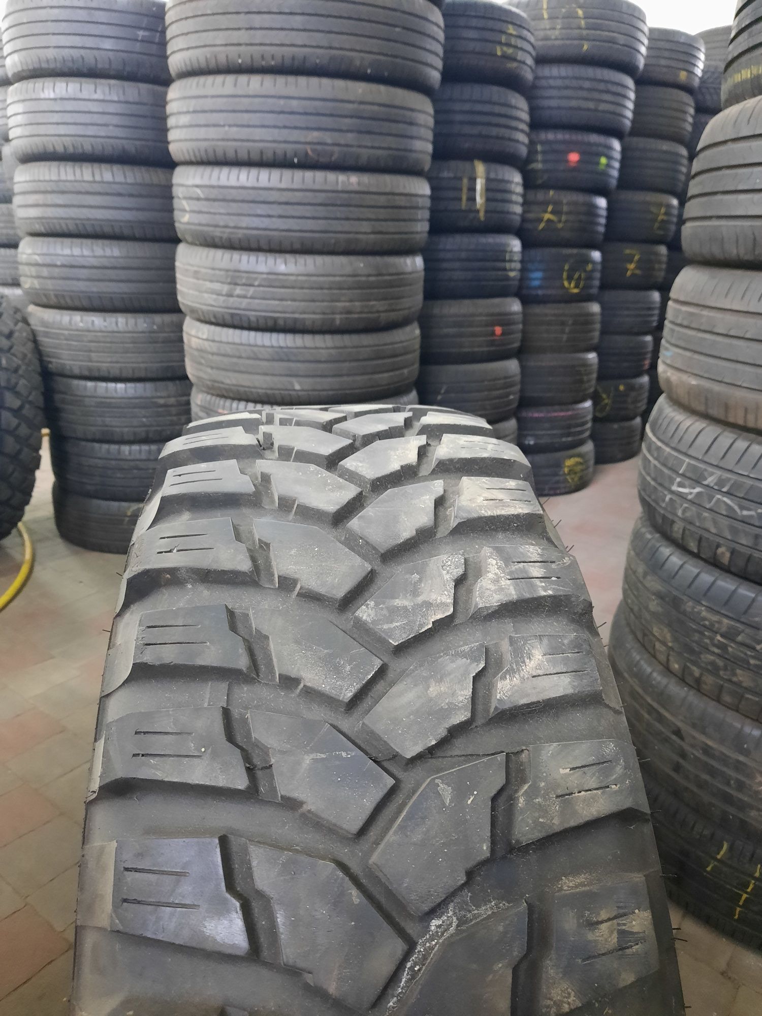 35 X 12.5 R17 LT Maxis 4x4 грязьові болотна Mud Terrain M/T 35 12.5 17