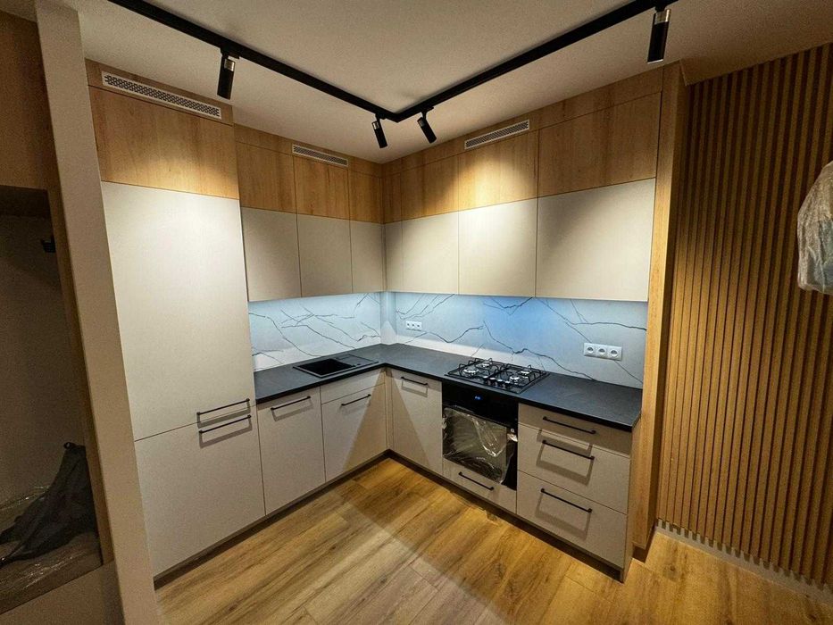 Ekipa stolarska 2-osobowa  - kuchnie i szafy na wymiar (Łódź + 100 km)