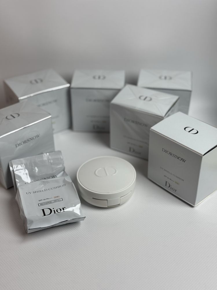 Кушон Dior тональний зі змінним блоком  Diorsnow C10