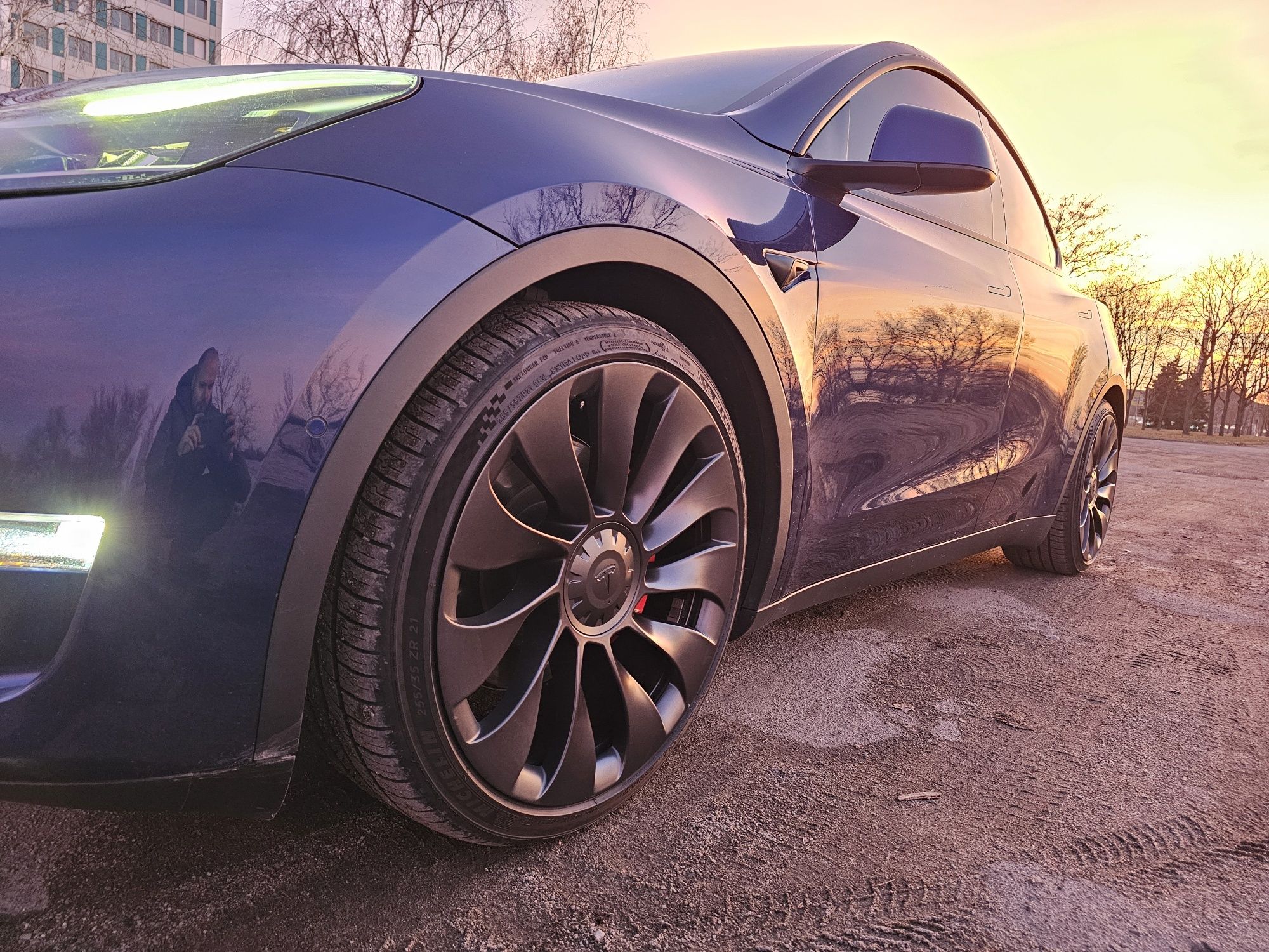 В родной краске Tesla Model Y Performance 2022 FSD, шумка, доводчики.